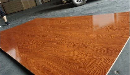 Placaj de melamină lucioasă