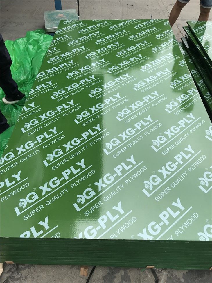 Placaj cu folie de plastic verde