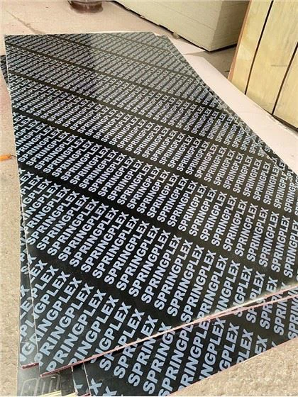 Placaj de cofrare cu miez de îmbinare cu degete