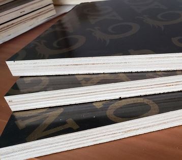 FILM MELAMINIC Adeziv FILM NEGRU DE PLACAJ FATA